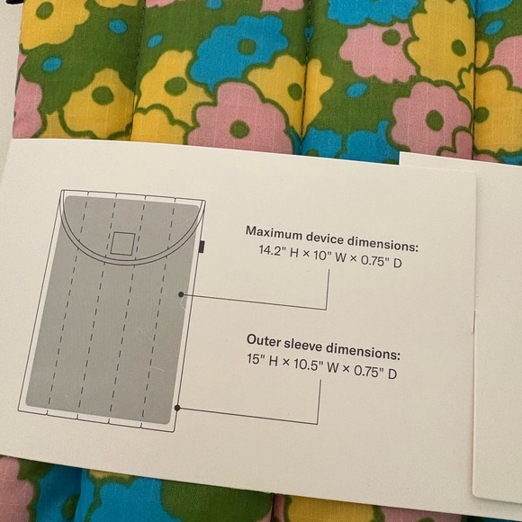 NWT BAGGU Puffy 16” Laptop Sleeve - Flowerbed - Picture 9 of 14